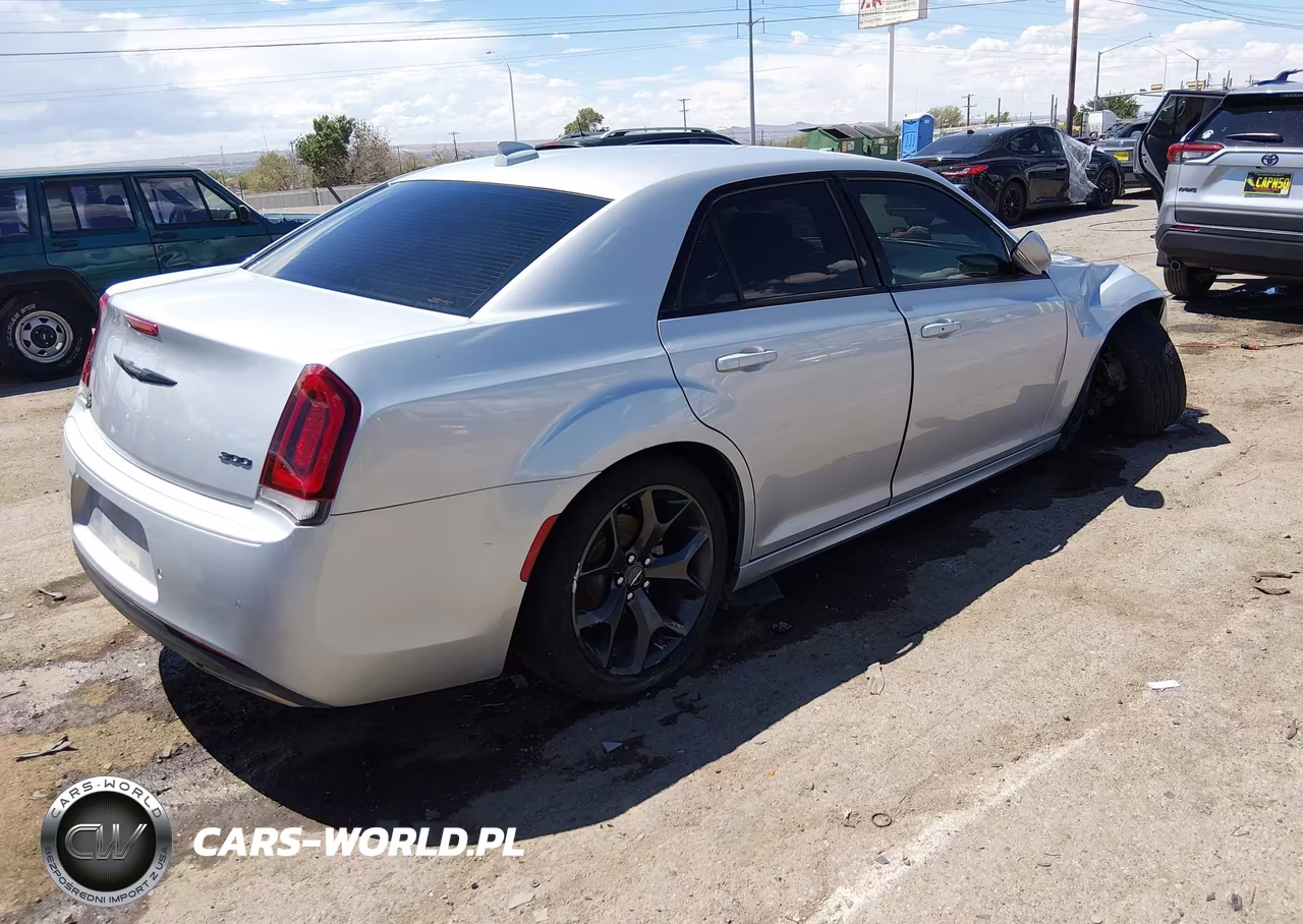 2023 Chrysler 300 Touring L VIN:2C3CCADG3PH580968 - 4