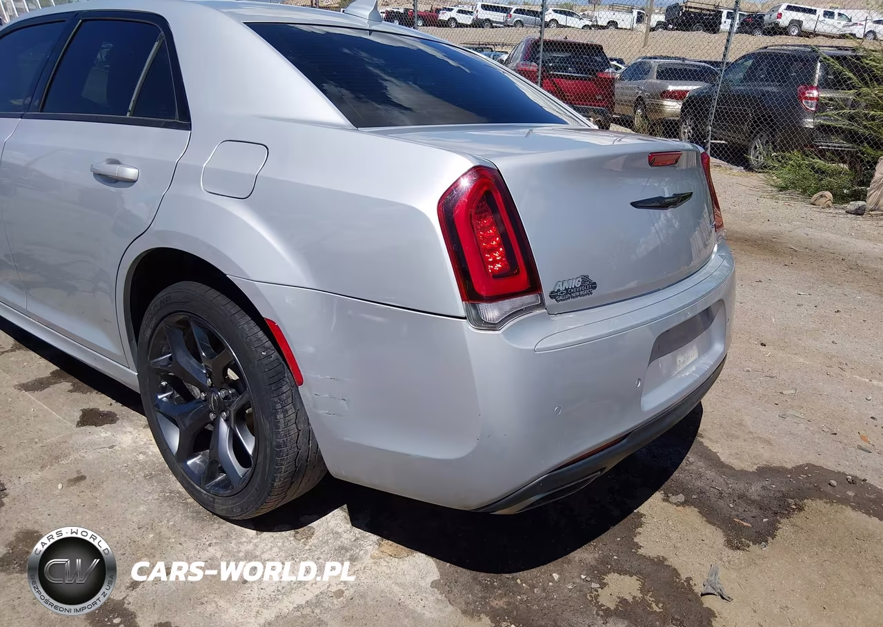 2023 Chrysler 300 Touring L VIN:2C3CCADG3PH580968 - 6