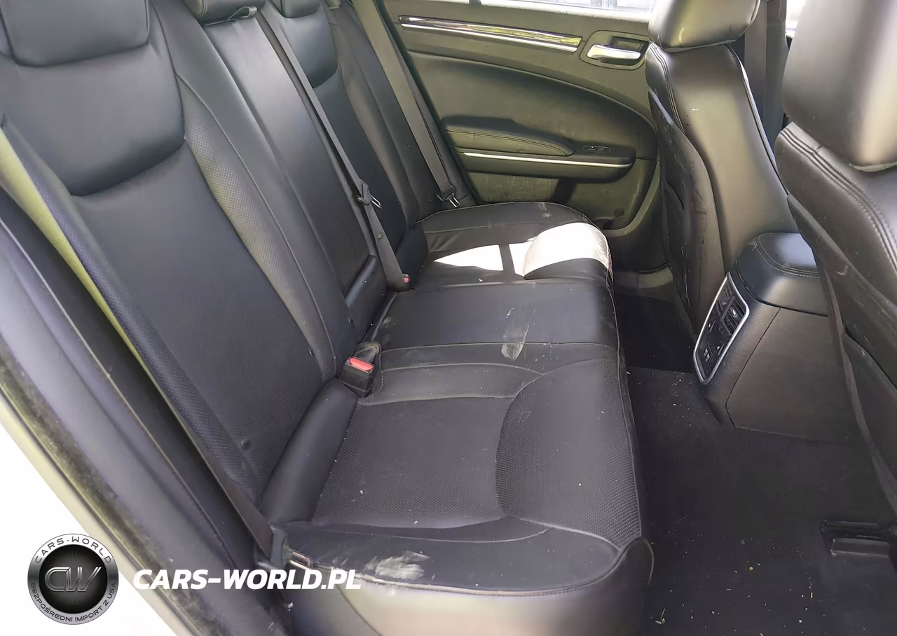 2023 Chrysler 300 Touring L VIN:2C3CCADG3PH580968 - 8