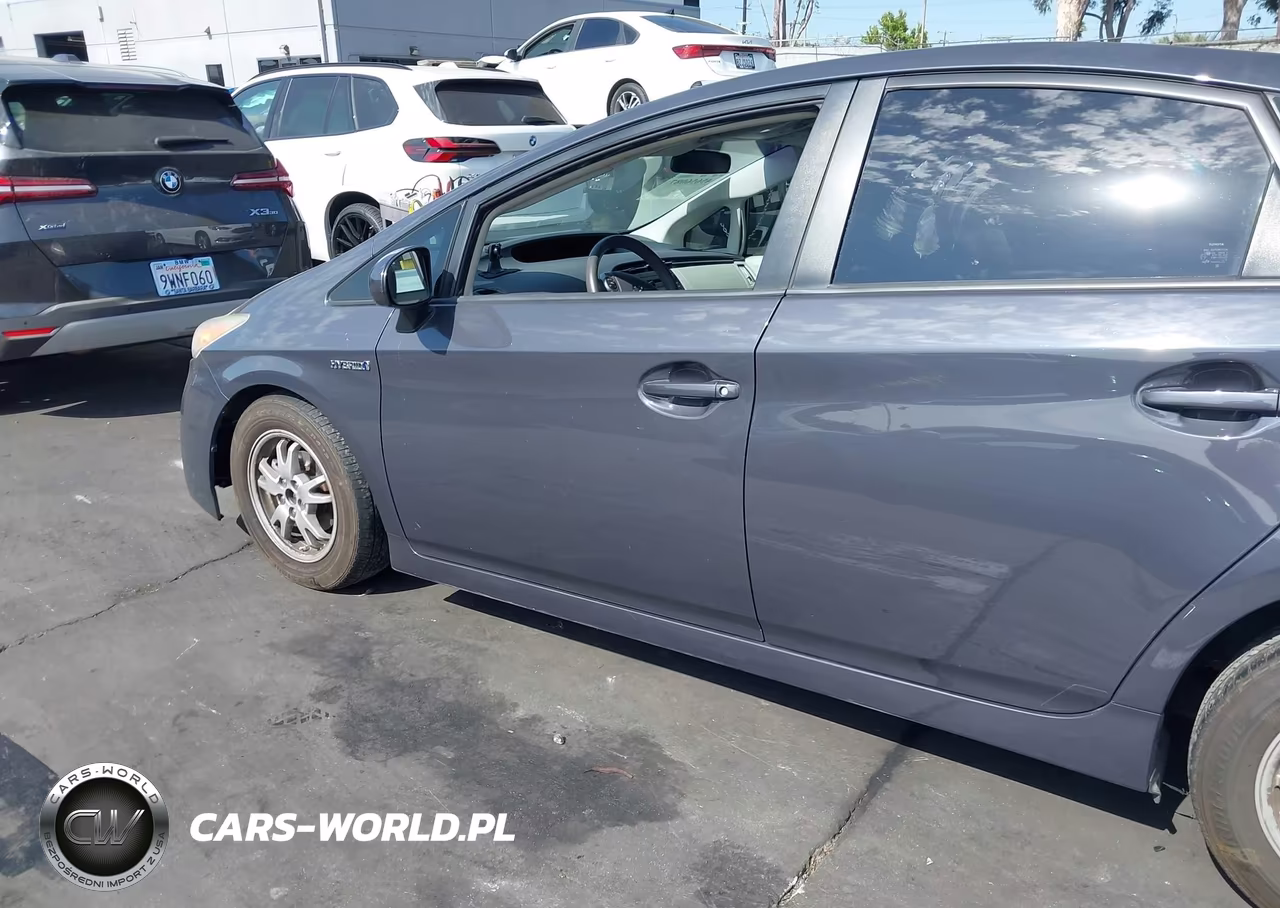2011 Toyota Prius Two VIN:JTDKN3DU2B5355878 - 14