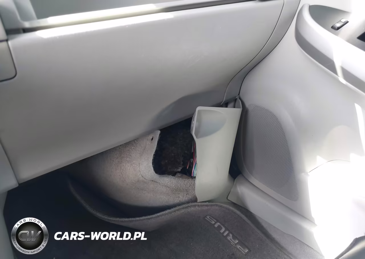 2011 Toyota Prius Two VIN:JTDKN3DU2B5355878 - 17
