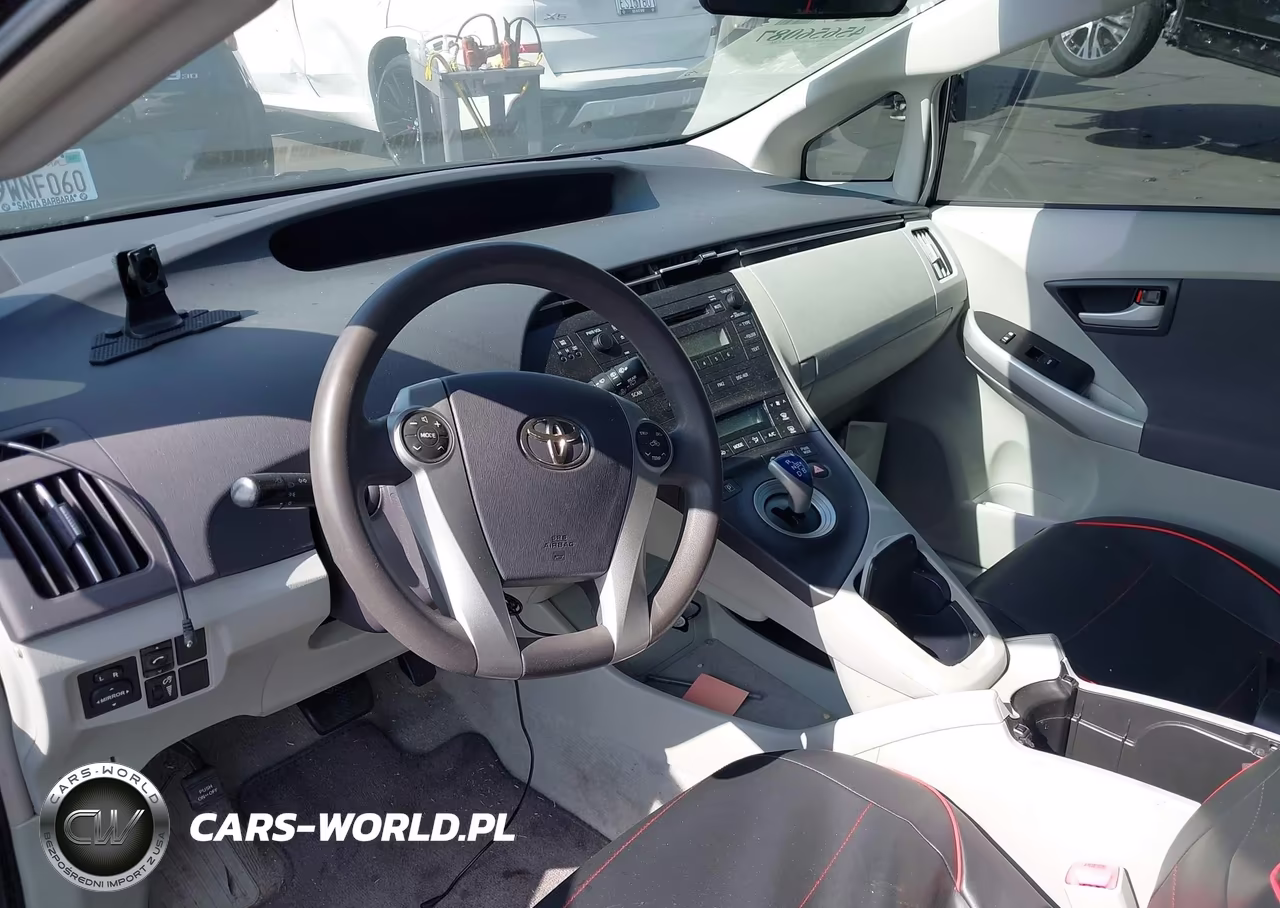 2011 Toyota Prius Two VIN:JTDKN3DU2B5355878 - 5