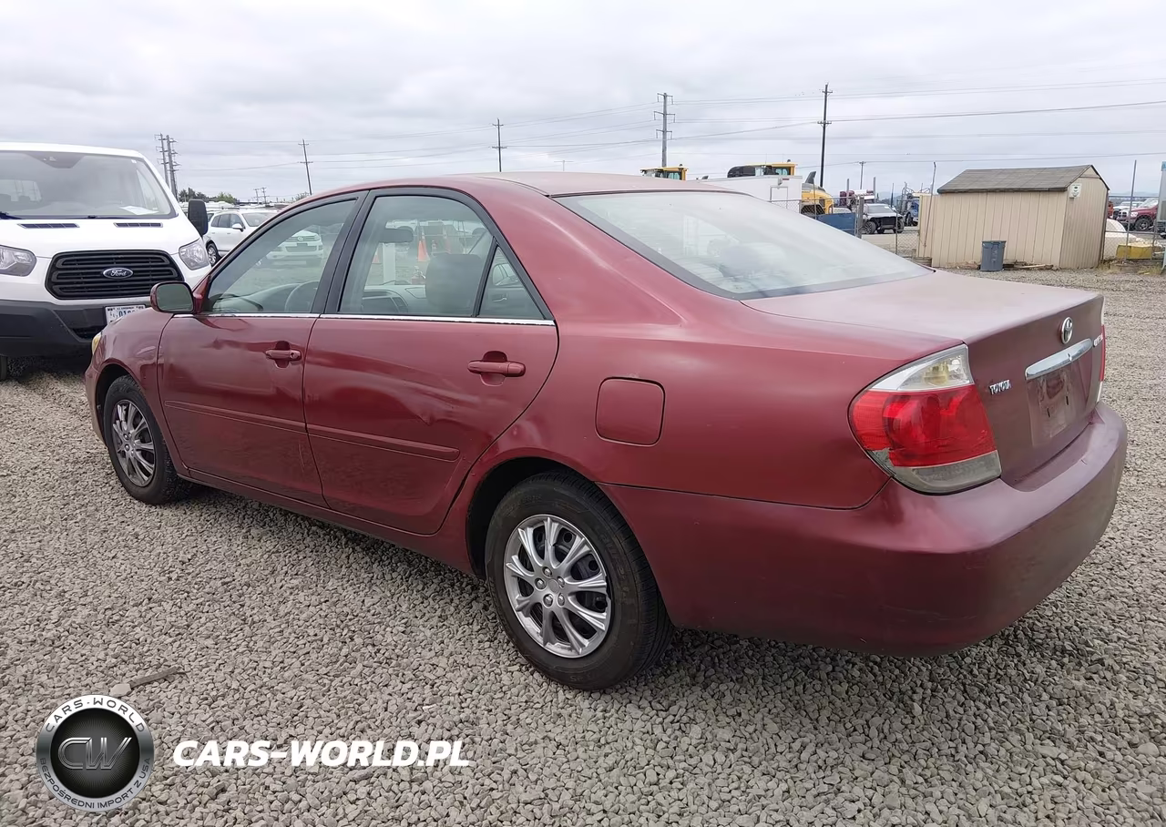 2005 Toyota Camry Le VIN:4T1BE32K95U070683 - 3