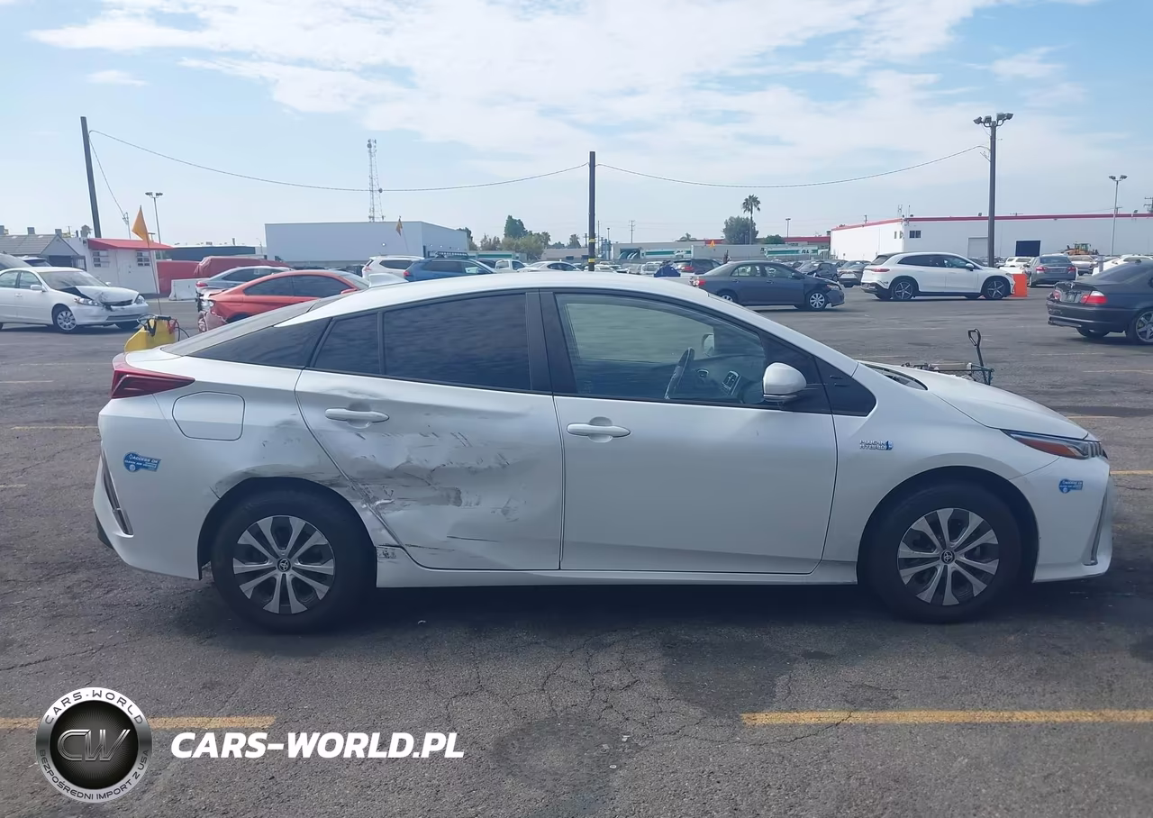 2021 Toyota Prius Prime Le VIN:JTDKAMFPXM3183154 - 13