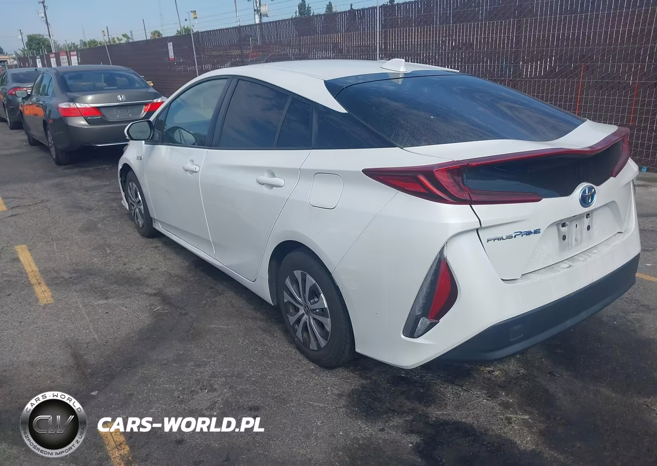 2021 Toyota Prius Prime Le VIN:JTDKAMFPXM3183154 - 3