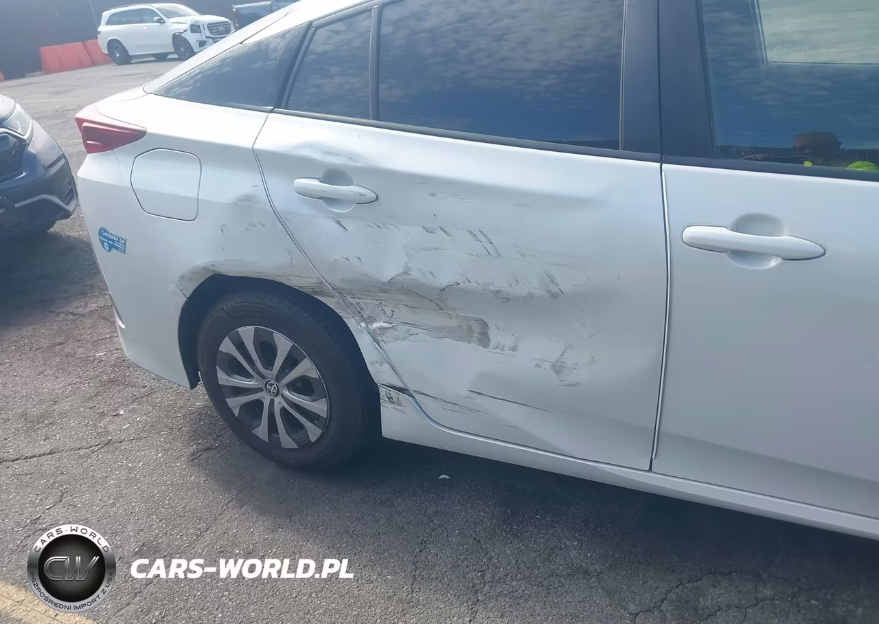 2021 Toyota Prius Prime Le VIN:JTDKAMFPXM3183154 - 6