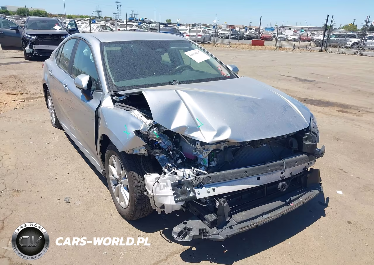 2025 Toyota Camry Le – zdjęcie 1 z 15