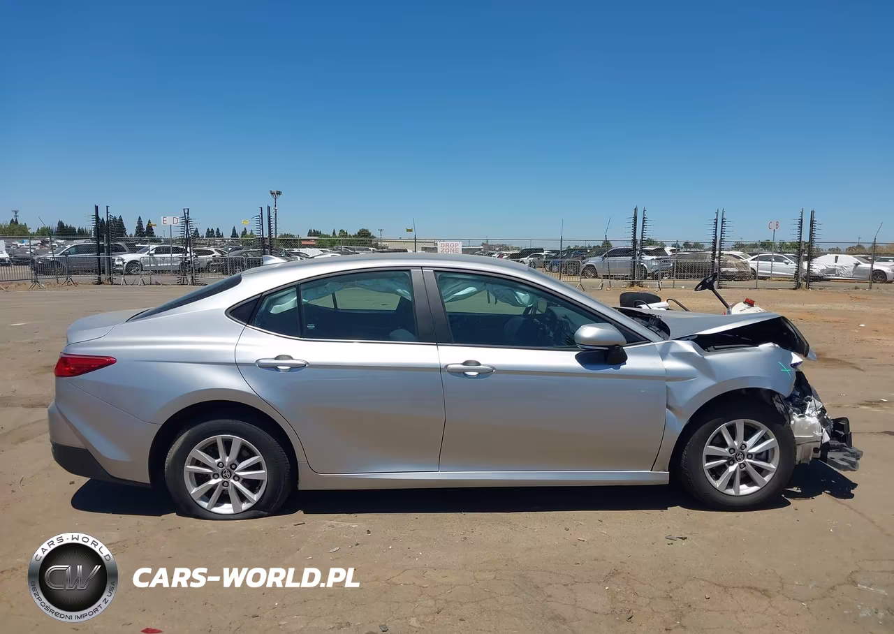 2025 Toyota Camry Le VIN:4T1DAACKXSU519971 - 12
