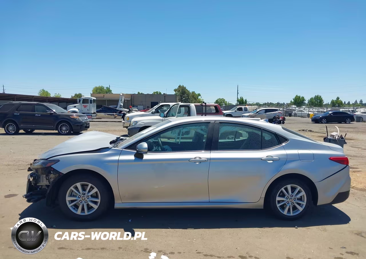 2025 Toyota Camry Le VIN:4T1DAACKXSU519971 - 13