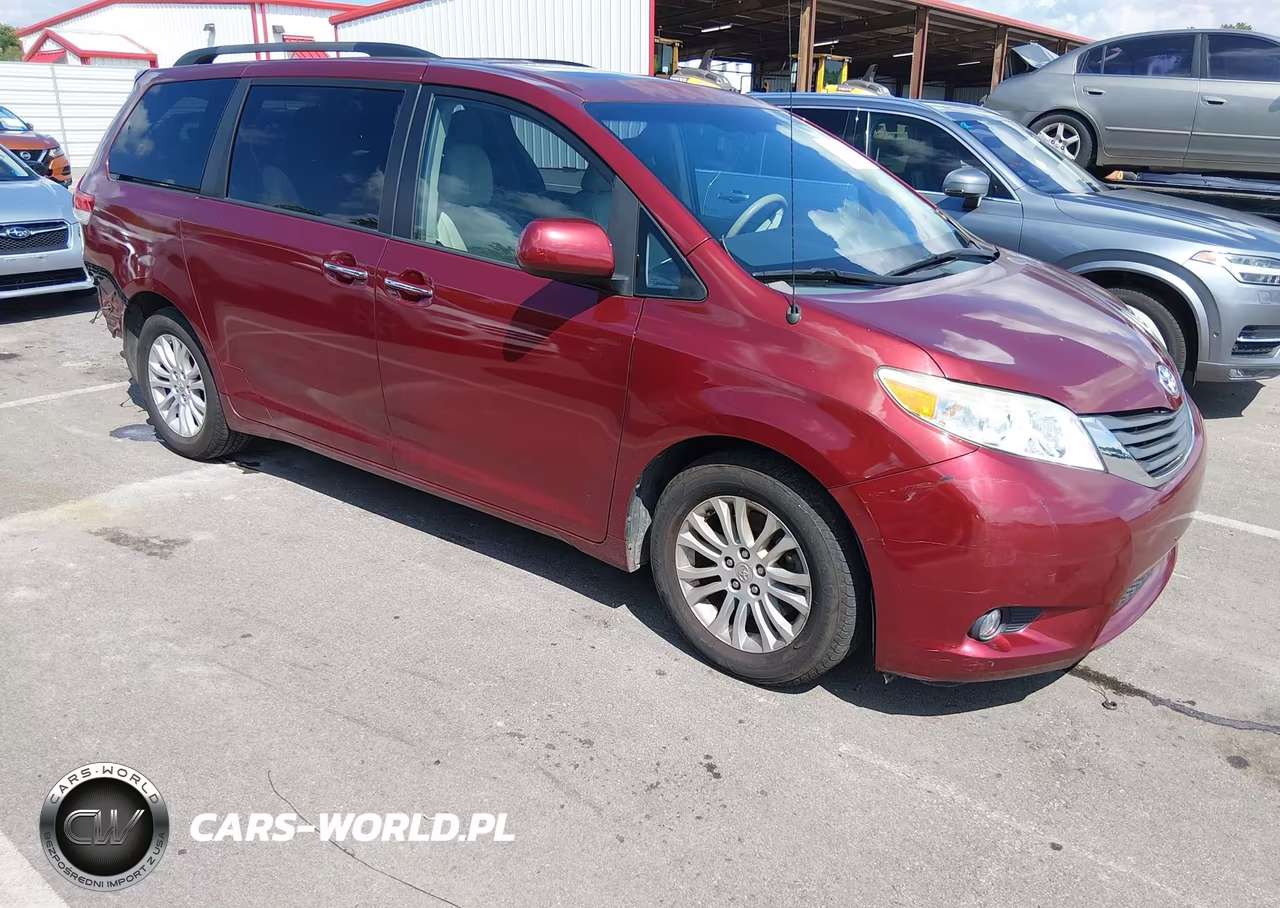2012 Toyota Sienna Xle V6 8 Passenger
