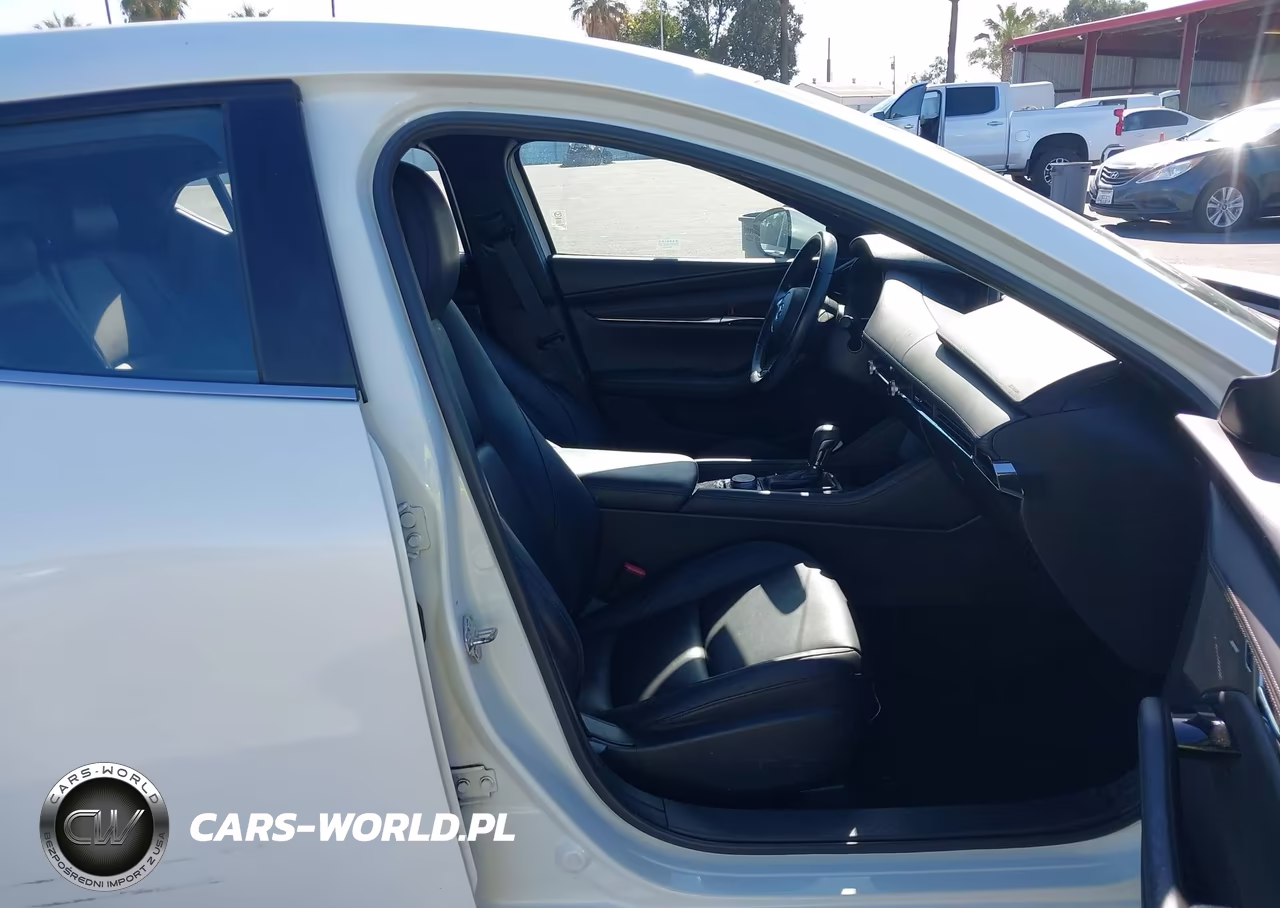 2019 Mazda Mazda3 Preferred Package VIN:JM1BPAMM7K1136176 - 5