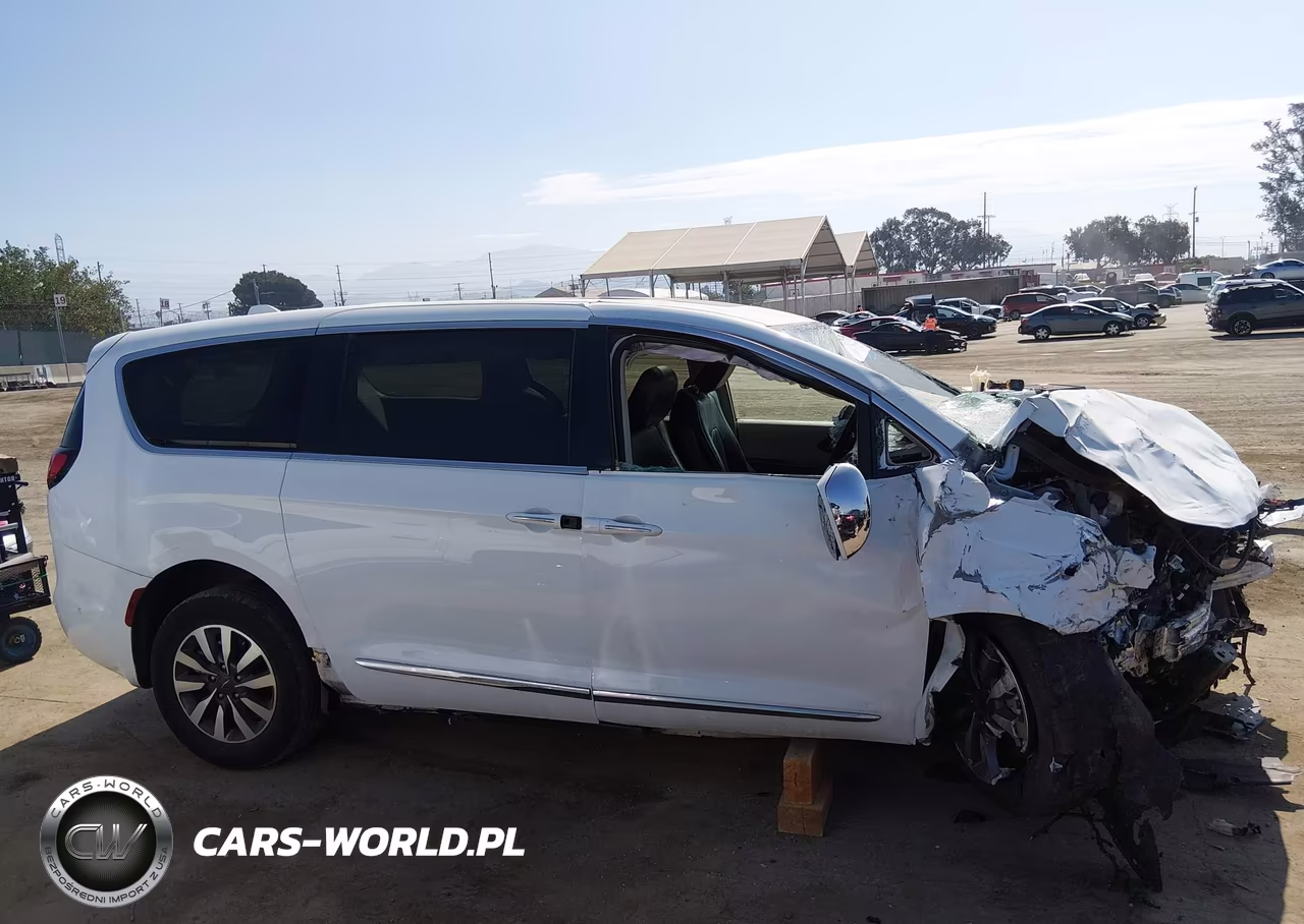 2022 Chrysler Pacifica Hybrid Limited VIN:2C4RC1S71NR183582 - 13