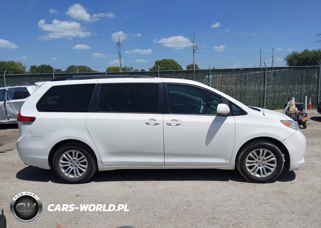 2013 Toyota Sienna Xle V6 8 Passenger VIN:5TDYK3DC8DS325341 - 13