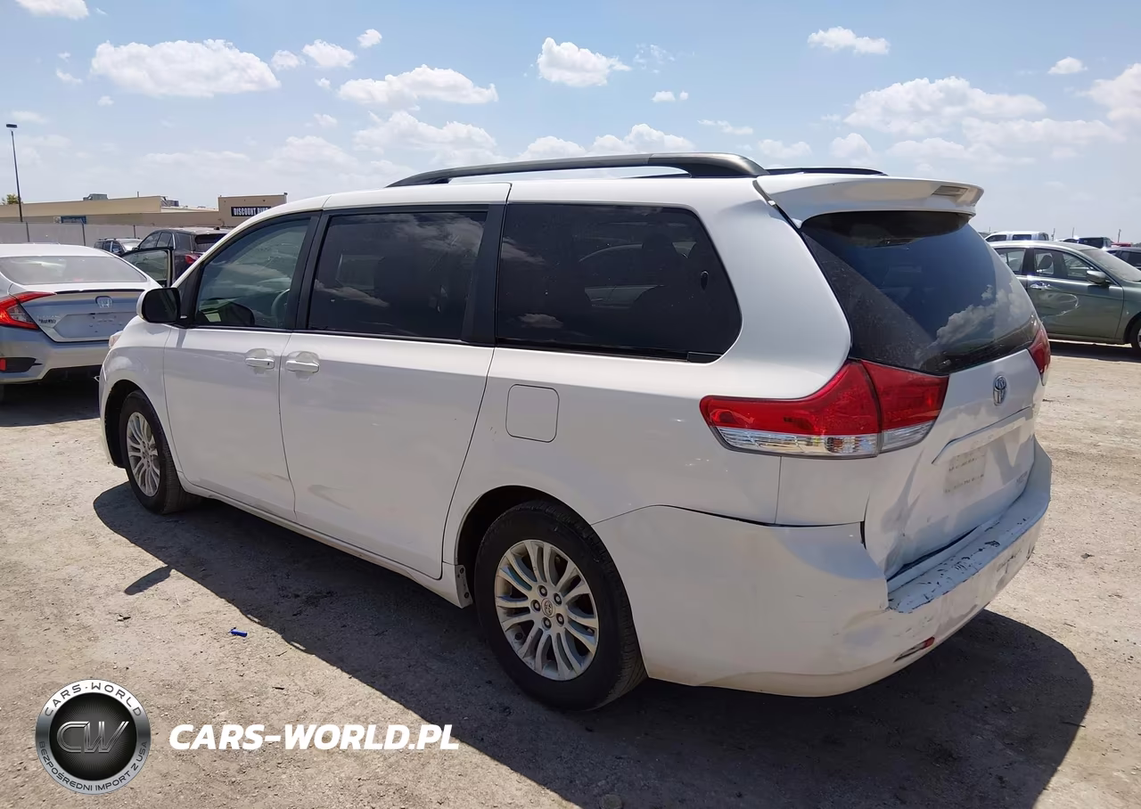 2013 Toyota Sienna Xle V6 8 Passenger VIN:5TDYK3DC8DS325341 - 3