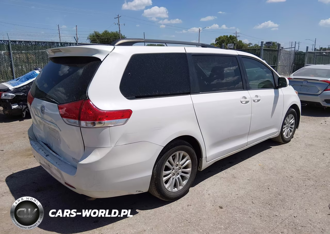 2013 Toyota Sienna Xle V6 8 Passenger VIN:5TDYK3DC8DS325341 - 4