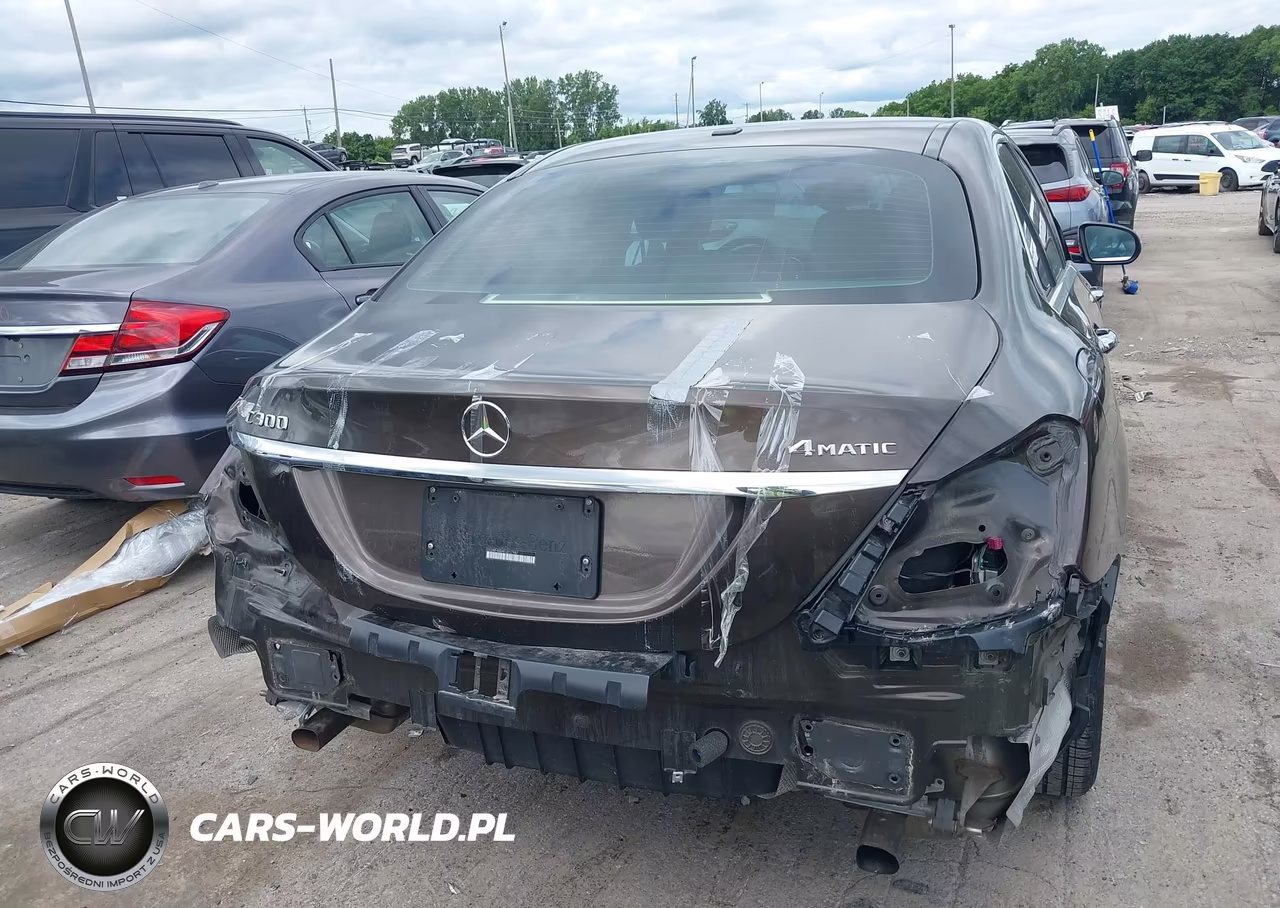 2015 Mercedes-Benz C 300 Luxury 4Matic VIN:55SWF4KB4FU017987 - 17