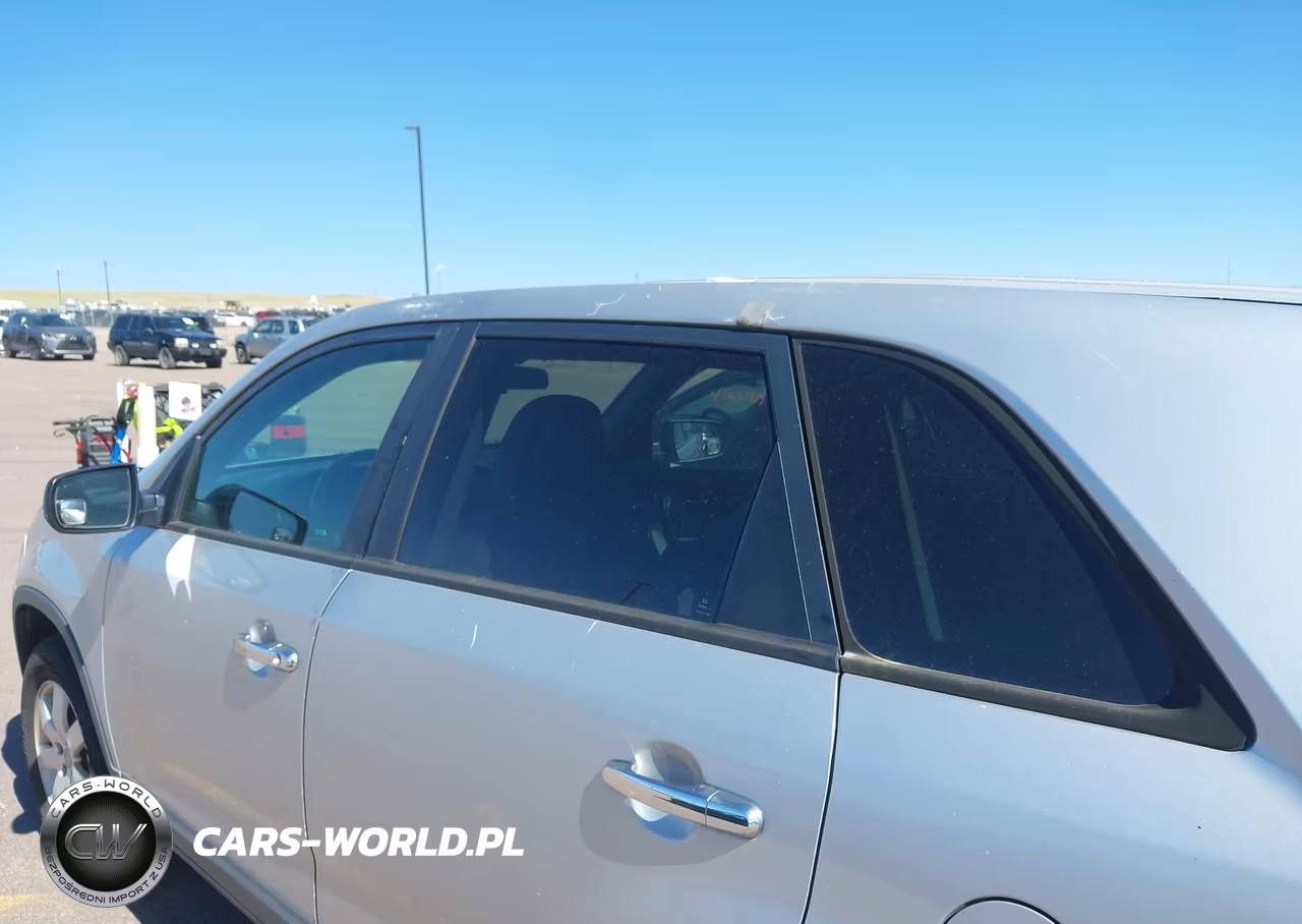 2011 Kia Sorento VIN:5XYKT3A13BG153493 - 14