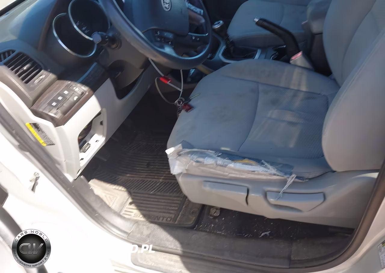 2011 Kia Sorento VIN:5XYKT3A13BG153493 - 15