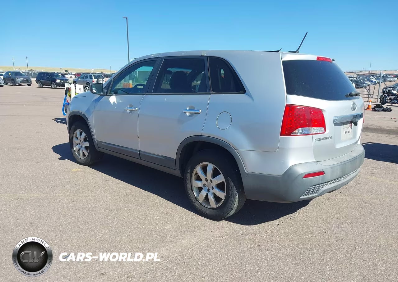 2011 Kia Sorento VIN:5XYKT3A13BG153493 - 3