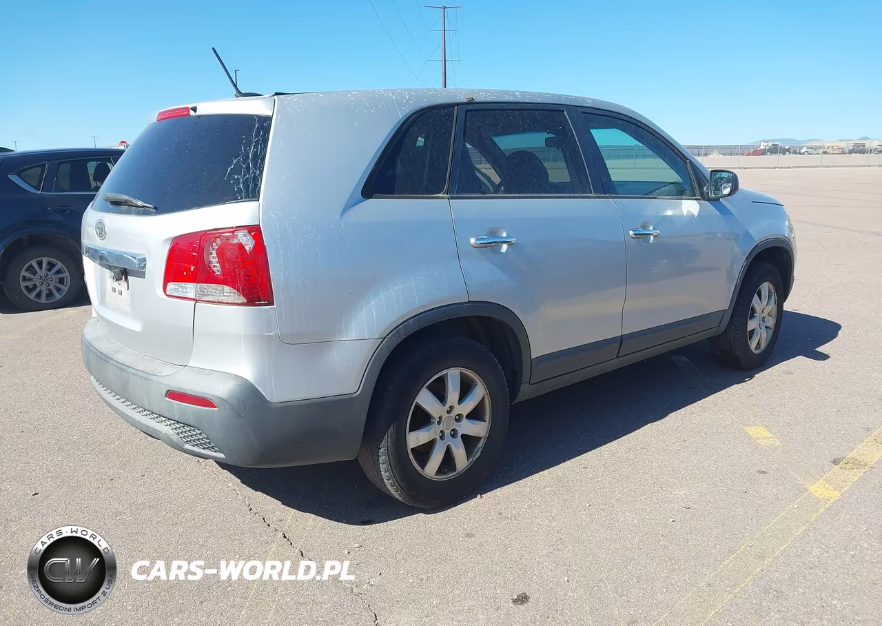 2011 Kia Sorento VIN:5XYKT3A13BG153493 - 4