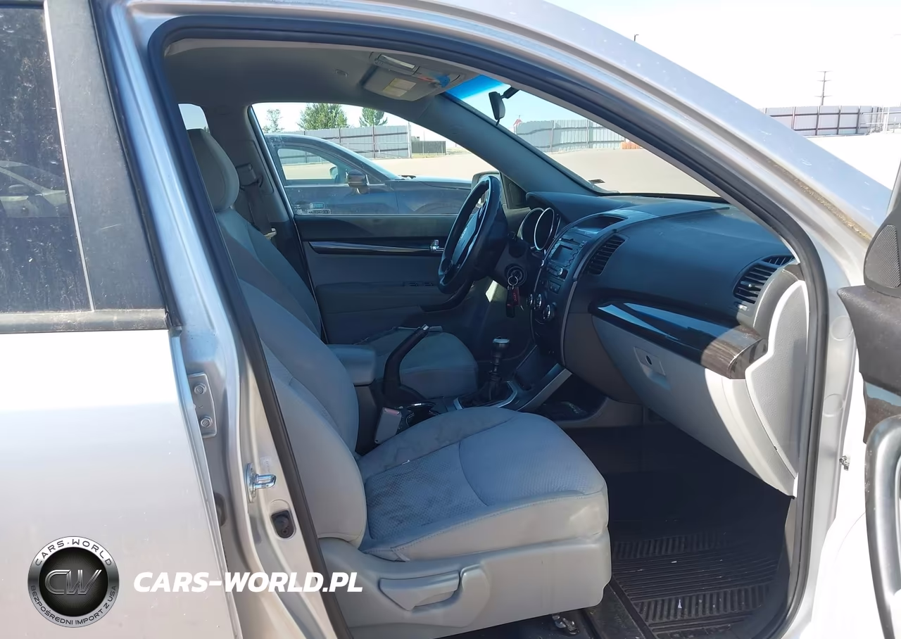 2011 Kia Sorento VIN:5XYKT3A13BG153493 - 5
