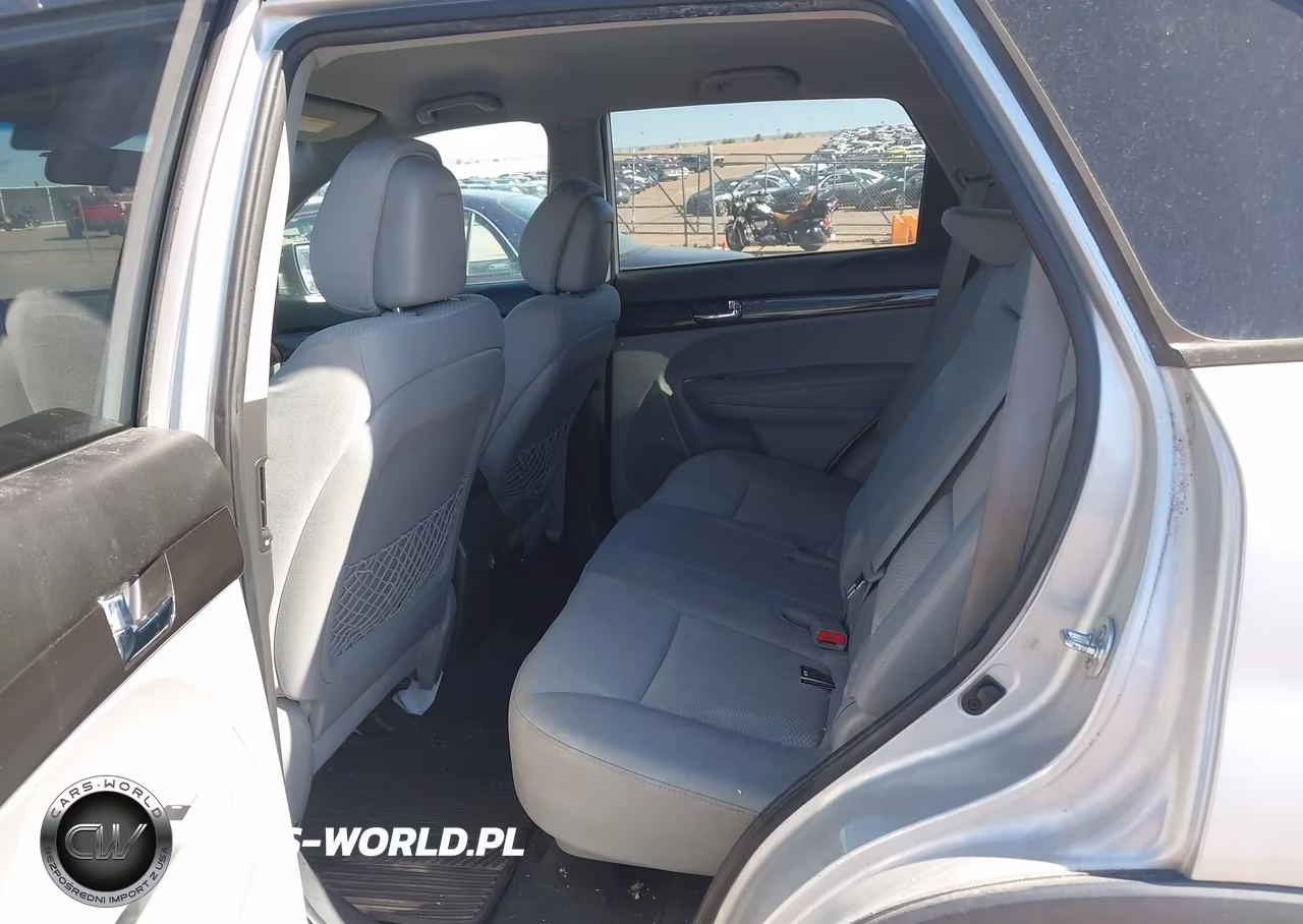 2011 Kia Sorento VIN:5XYKT3A13BG153493 - 8