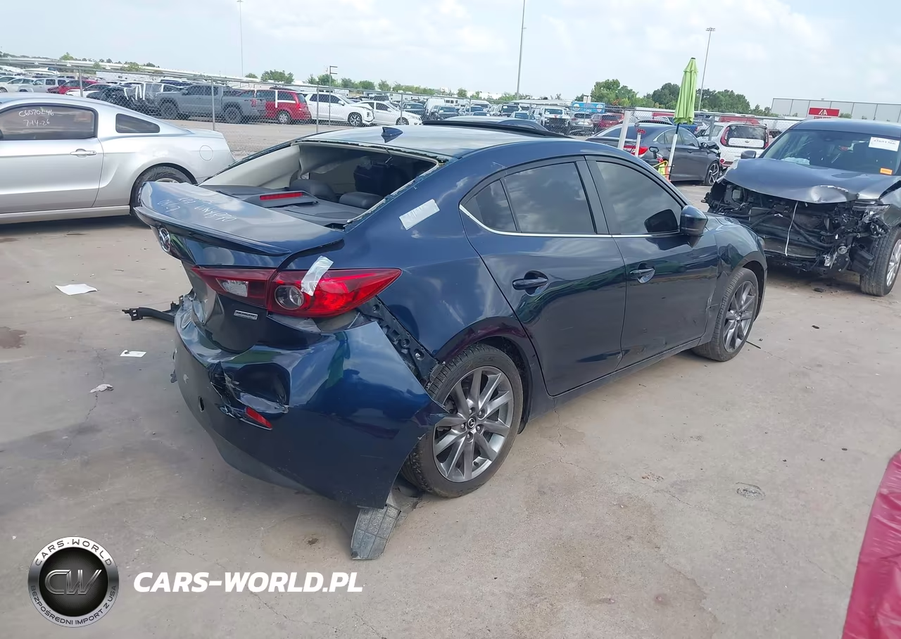 2018 Mazda Mazda3 Touring VIN:3MZBN1V38JM274870 - 4