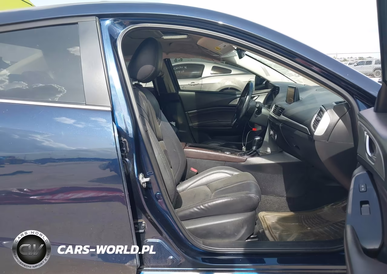 2018 Mazda Mazda3 Touring VIN:3MZBN1V38JM274870 - 5