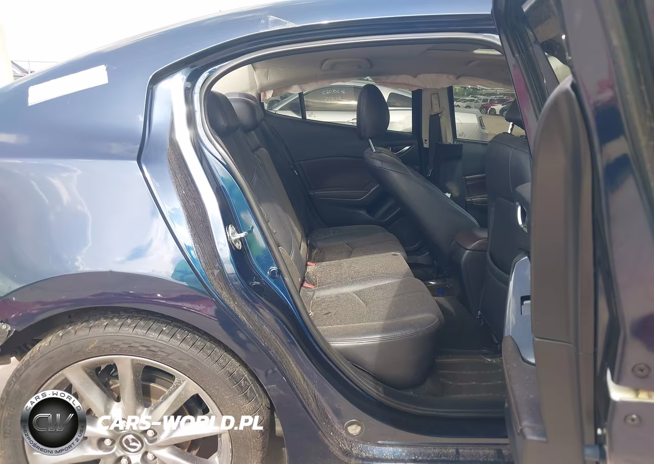 2018 Mazda Mazda3 Touring VIN:3MZBN1V38JM274870 - 8