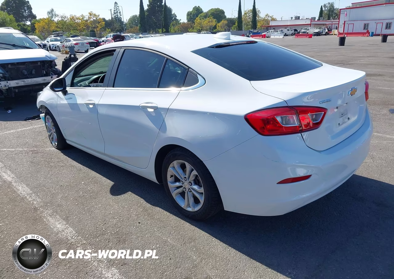 2019 Chevrolet Cruze Lt VIN:1G1BE5SM8K7147550 - 3