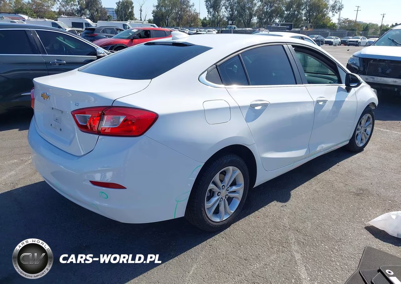 2019 Chevrolet Cruze Lt VIN:1G1BE5SM8K7147550 - 4