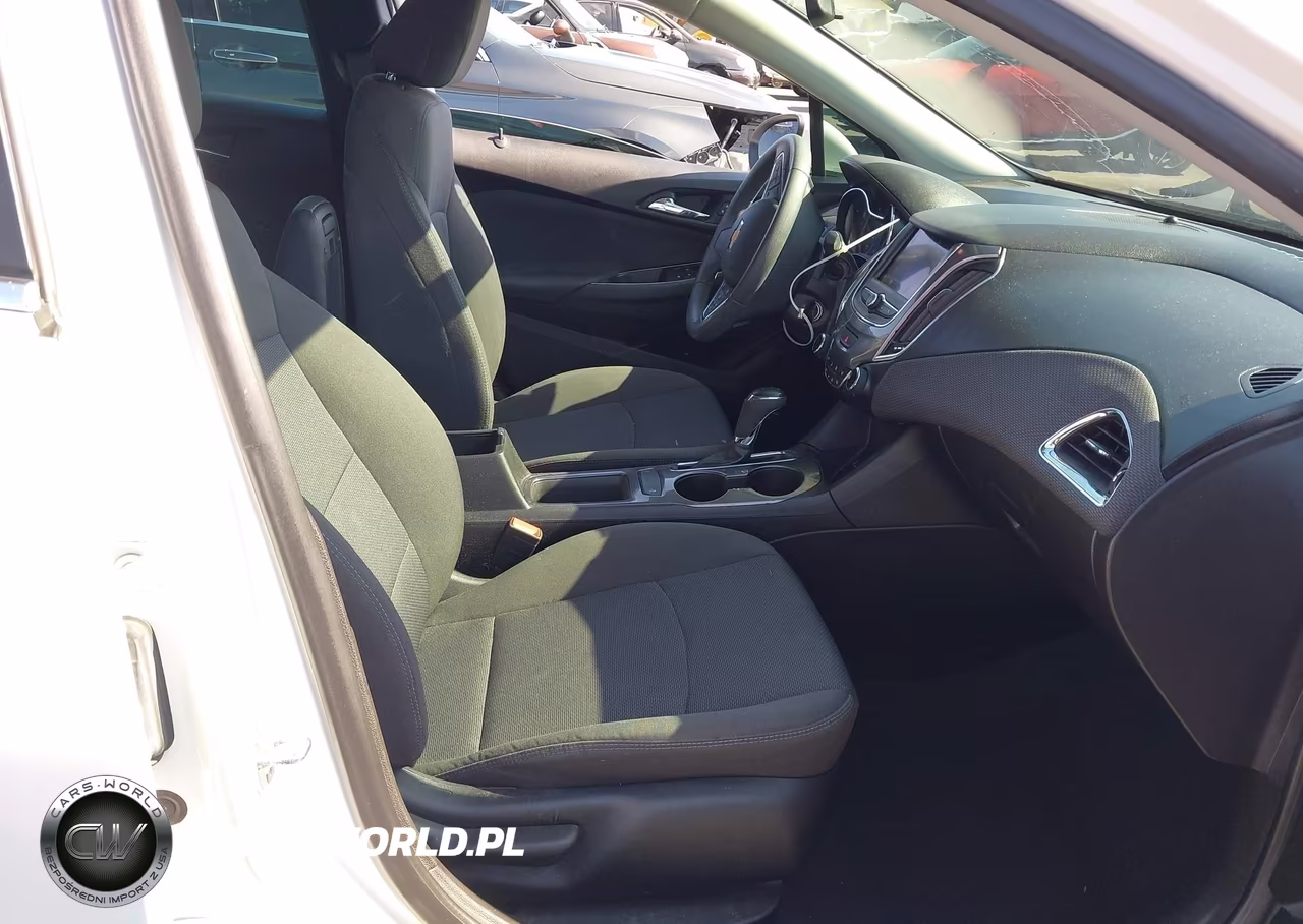 2019 Chevrolet Cruze Lt VIN:1G1BE5SM8K7147550 - 5