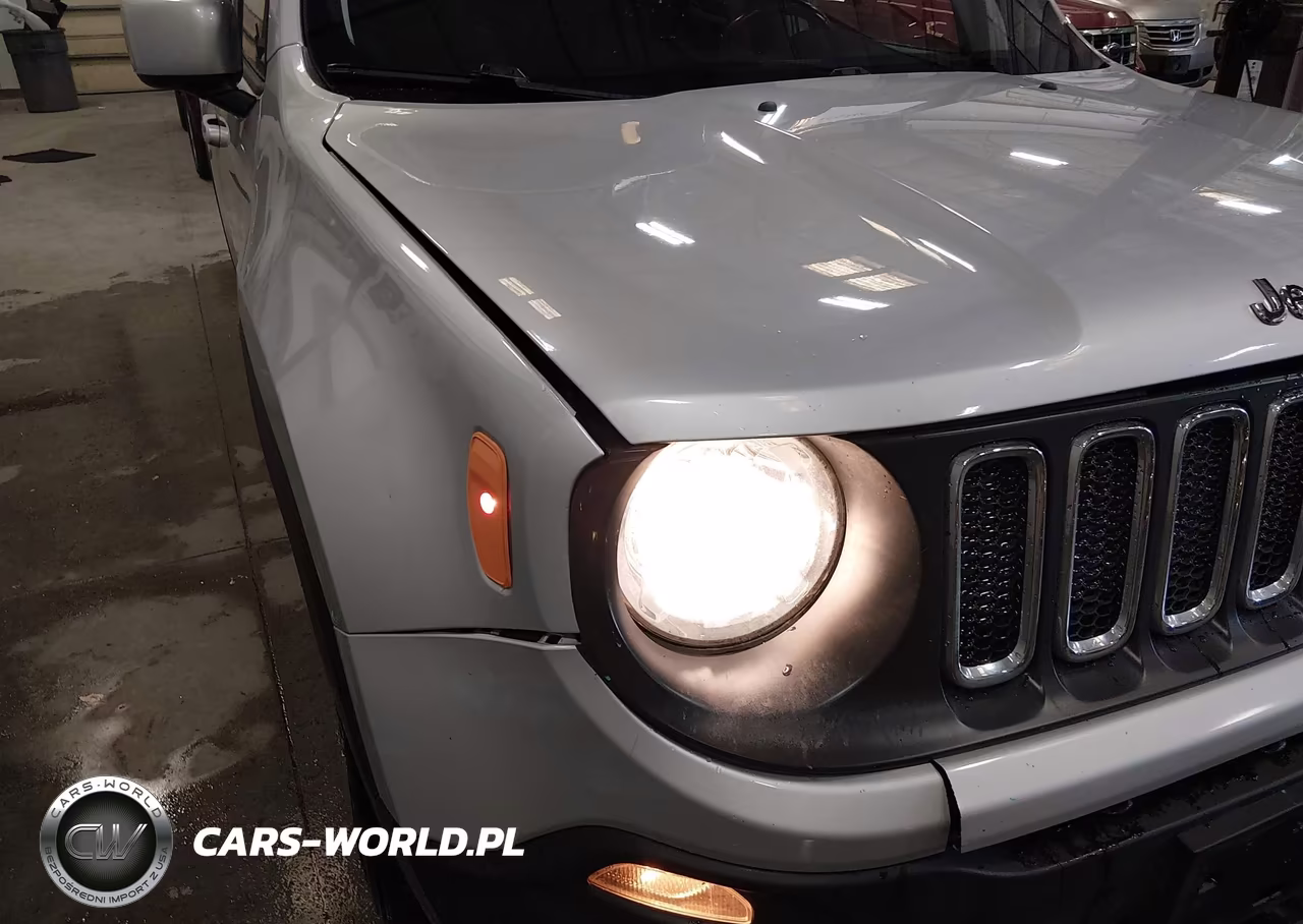 2018 Jeep Renegade Latitude 4X4 VIN:ZACCJBBB8JPH97985 - 18