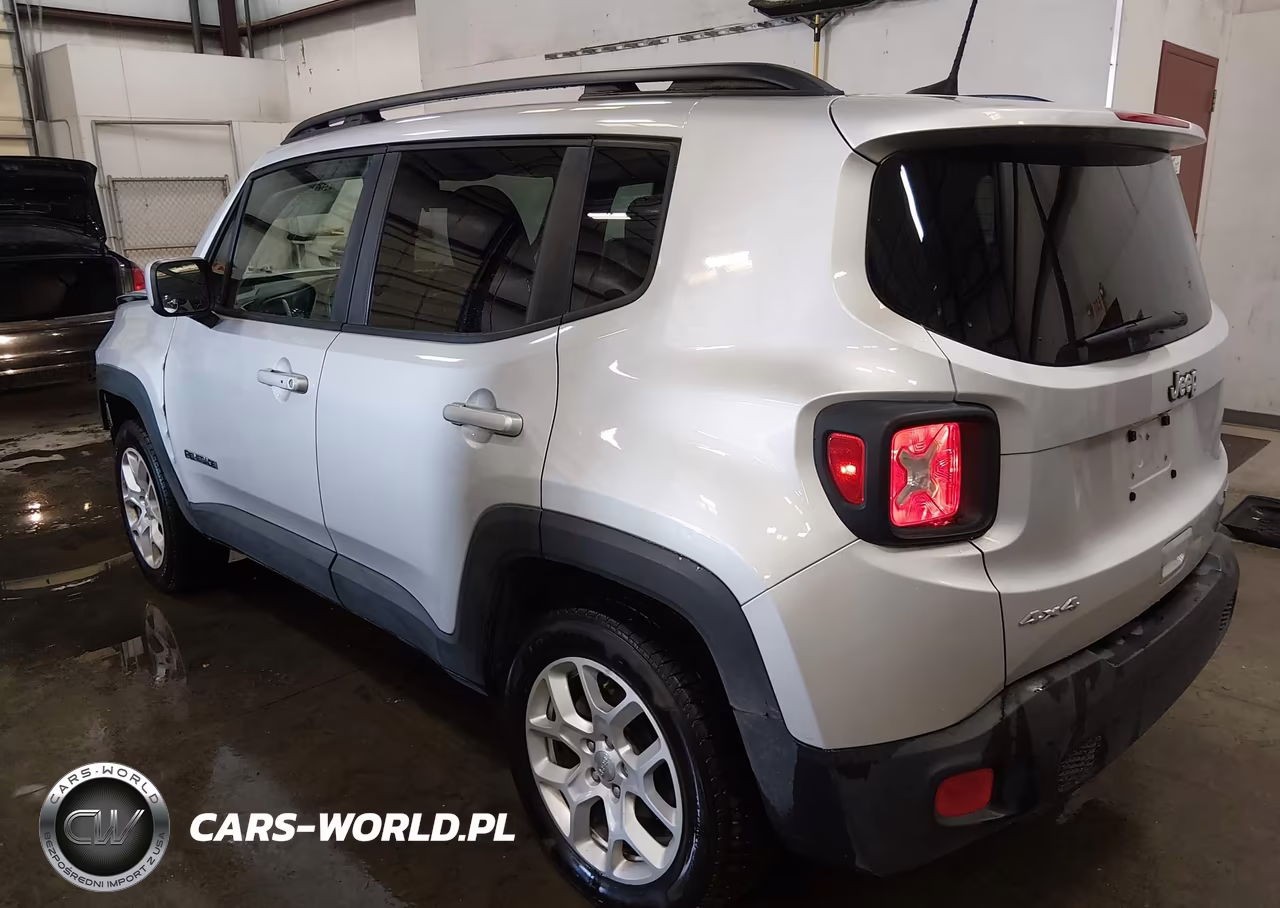 2018 Jeep Renegade Latitude 4X4 VIN:ZACCJBBB8JPH97985 - 3