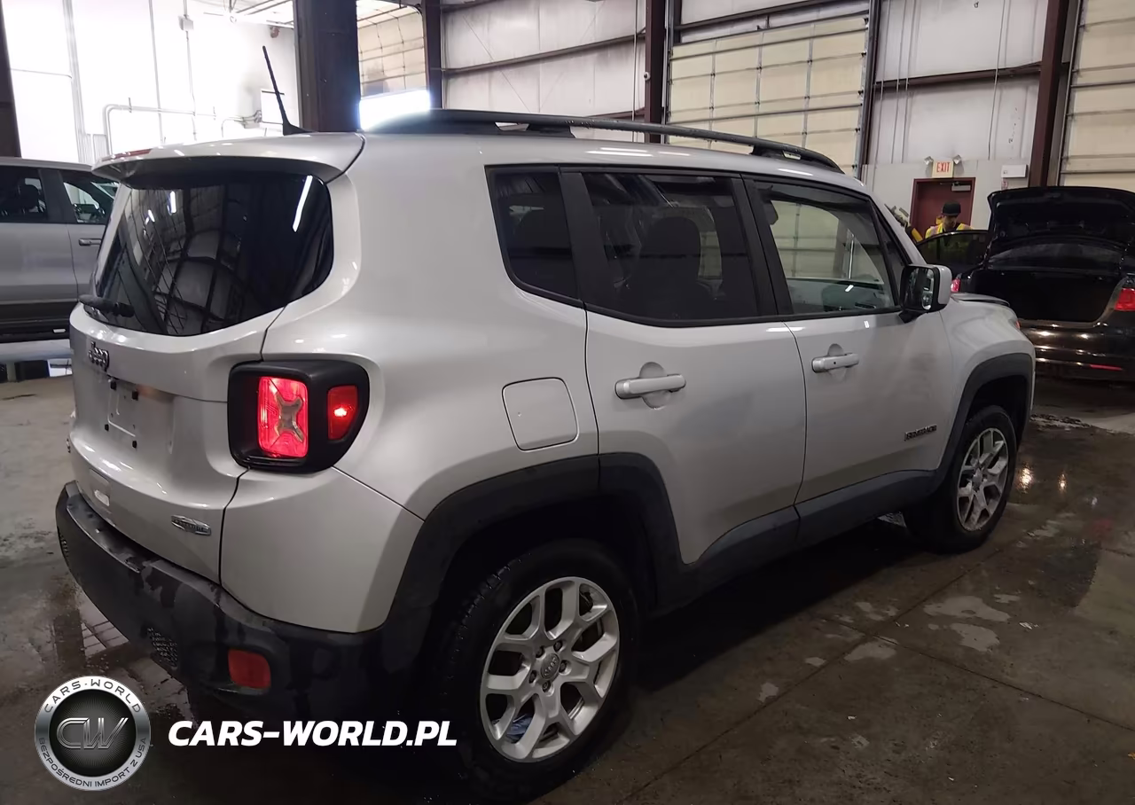 2018 Jeep Renegade Latitude 4X4 VIN:ZACCJBBB8JPH97985 - 4
