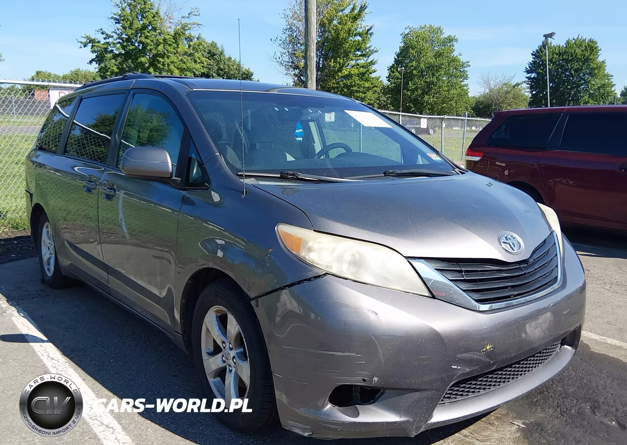 2011 Toyota Sienna Le V6 – zdjęcie 1 z 18