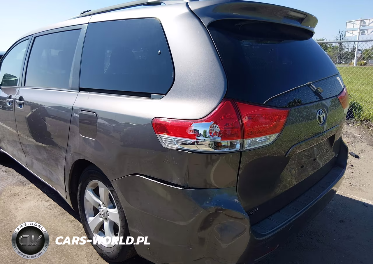 2011 Toyota Sienna Le V6 VIN:5TDKK3DC1BS048924 - 12