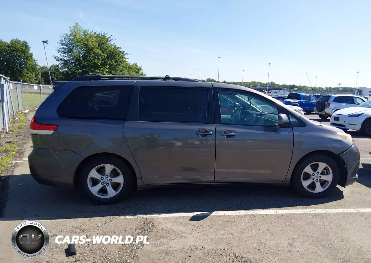 2011 Toyota Sienna Le V6 VIN:5TDKK3DC1BS048924 - 14
