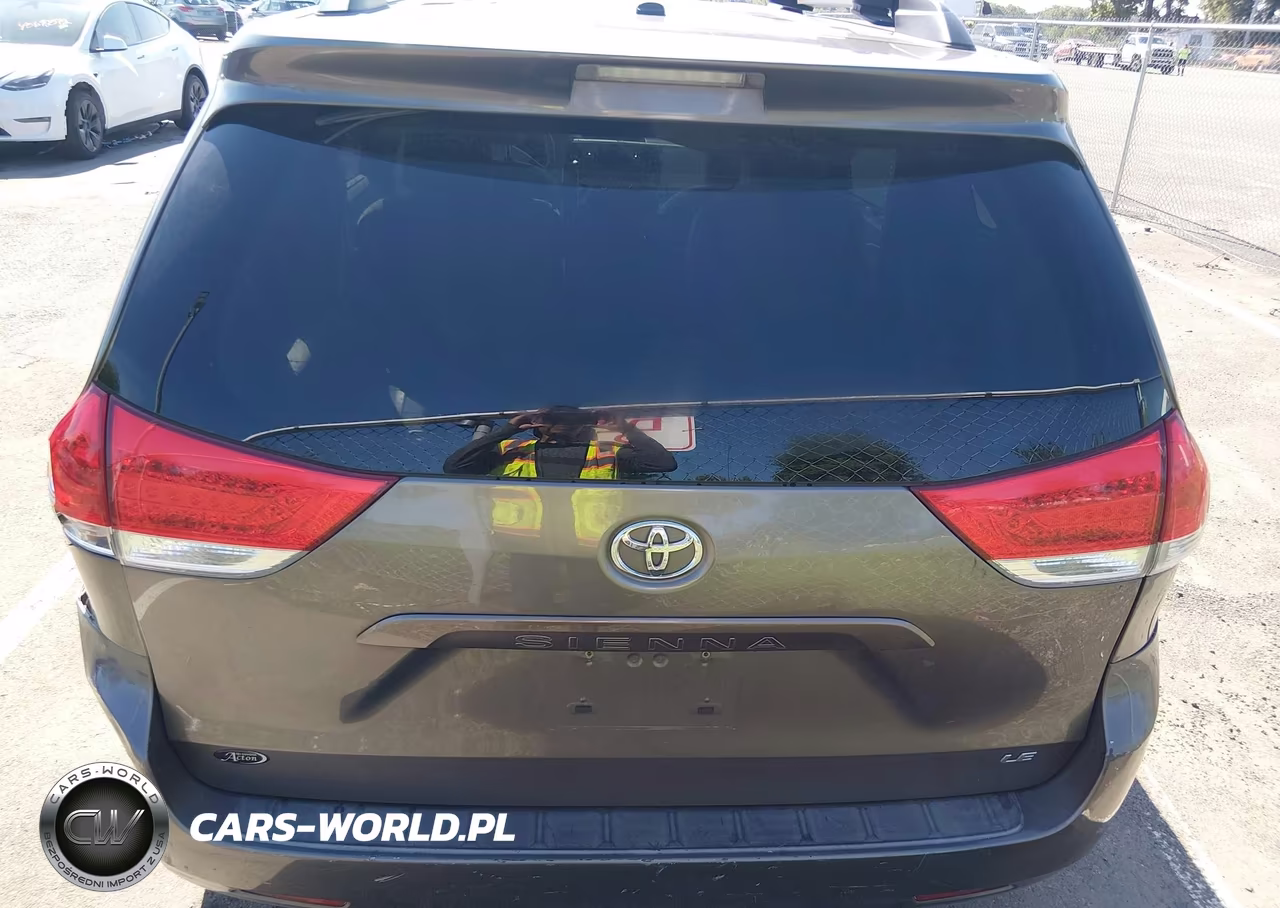 2011 Toyota Sienna Le V6 VIN:5TDKK3DC1BS048924 - 17