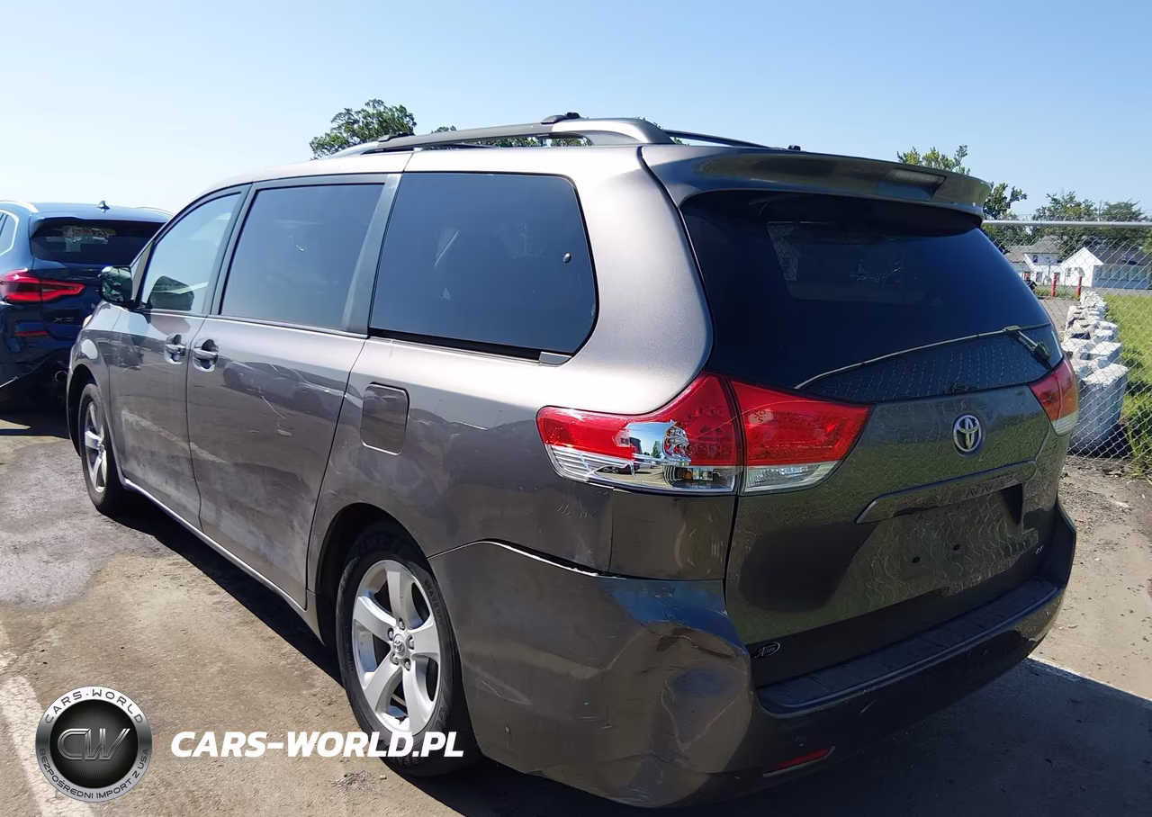 2011 Toyota Sienna Le V6 VIN:5TDKK3DC1BS048924 - 3
