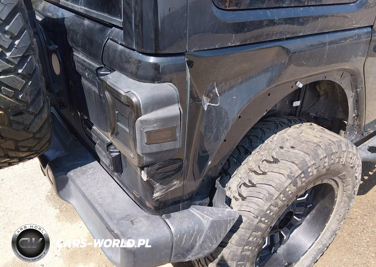 2019 Jeep Wrangler Unlimited Sahara VIN:1C4HJXEG5KW565066 - 18