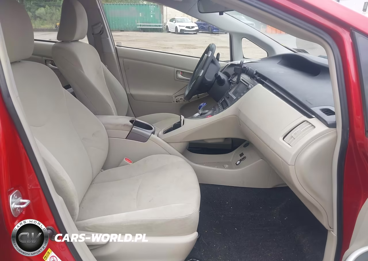 2014 Toyota Prius Two VIN:JTDKN3DU8E1737604 - 5