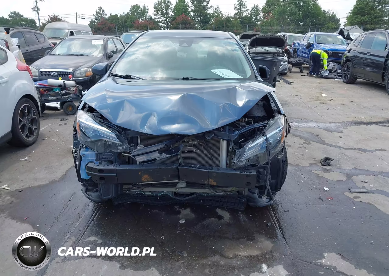 2018 Toyota Corolla Le VIN:5YFBURHE5JP791103 - 12
