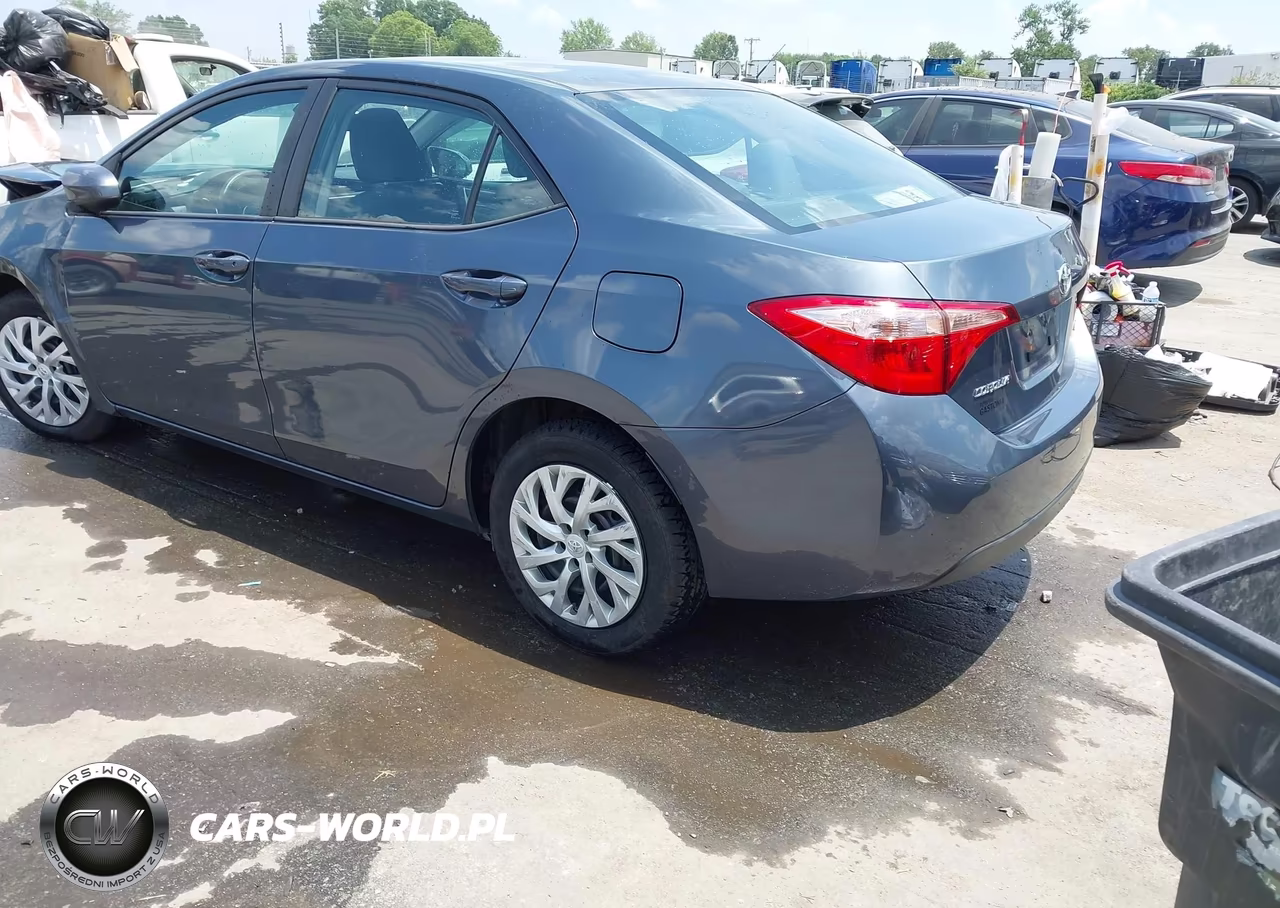 2018 Toyota Corolla Le VIN:5YFBURHE5JP791103 - 3