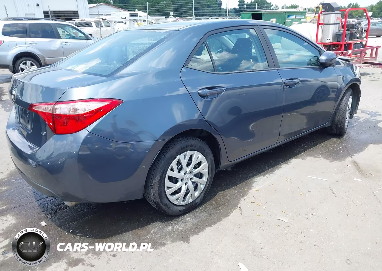 2018 Toyota Corolla Le VIN:5YFBURHE5JP791103 - 4