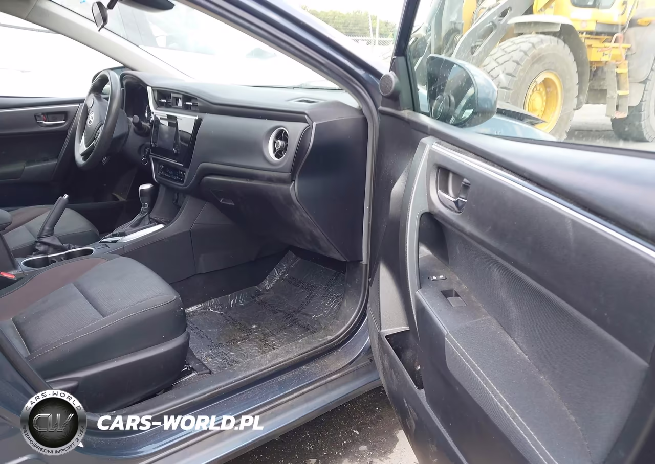 2018 Toyota Corolla Le VIN:5YFBURHE5JP791103 - 5