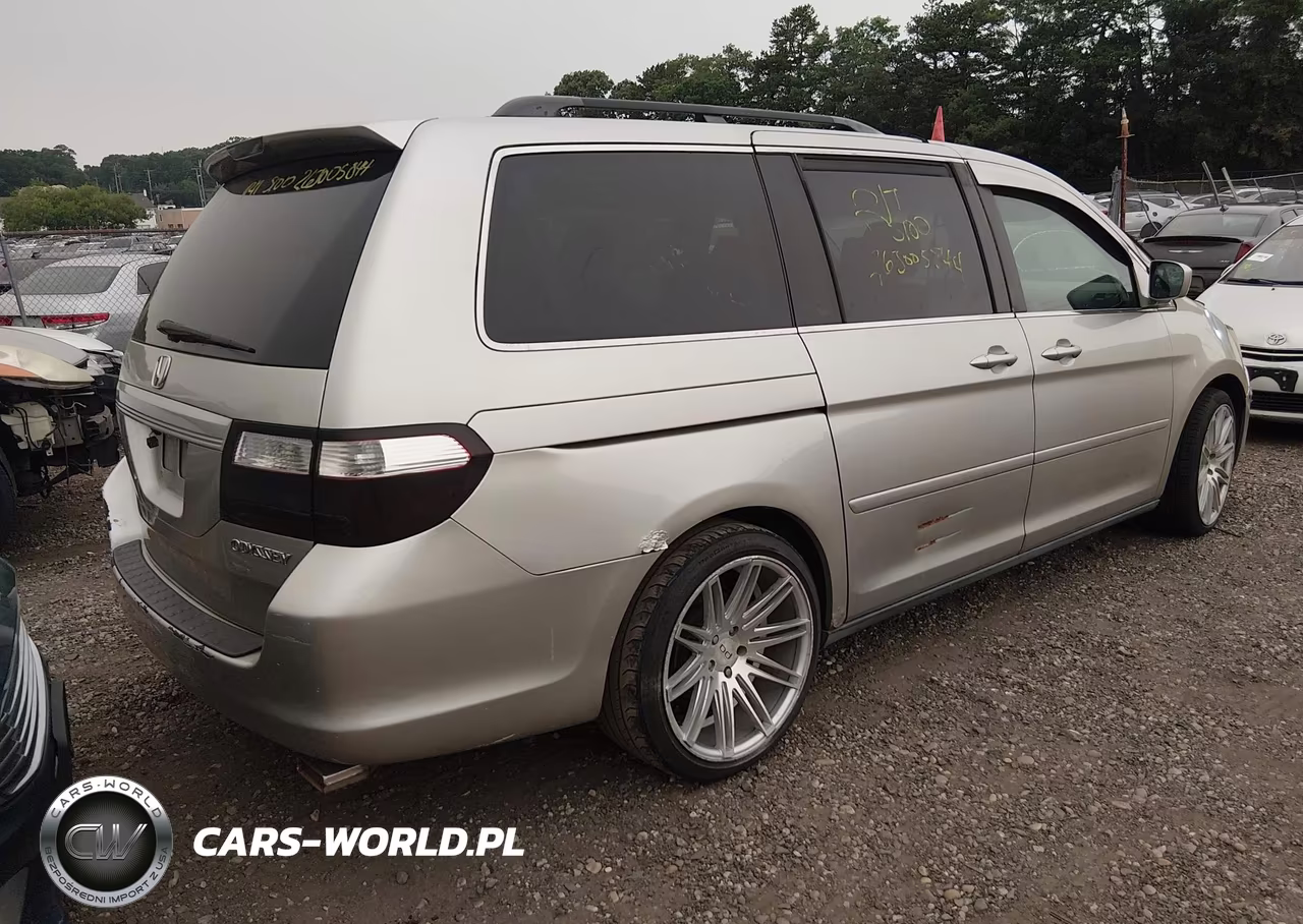 2005 Honda Odyssey Lx VIN:5FNRL382X5B086870 - 4