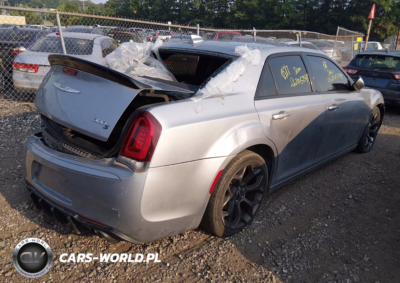 2016 Chrysler 300 300S VIN:2C3CCABG7GH229869 - 4