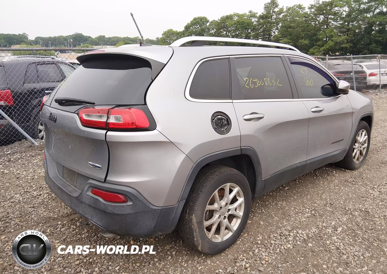 2014 Jeep Cherokee Latitude VIN:1C4PJLCS0EW103157 - 4