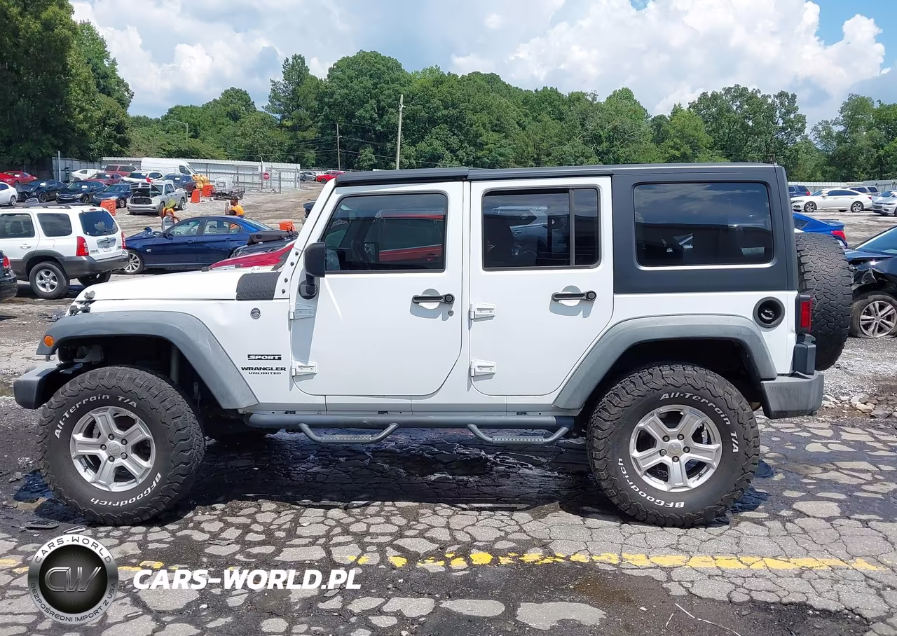 2016 Jeep Wrangler Unlimited Sport VIN:1C4BJWDG0GL310318 - 14